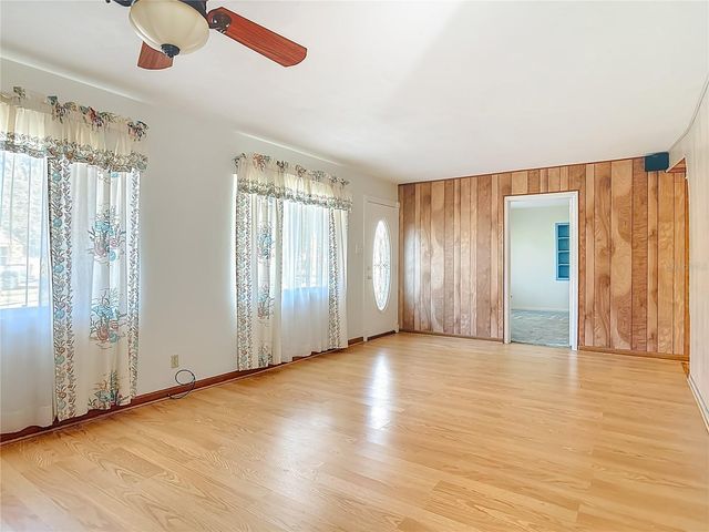 730 W UNIVERSITY AVENUE, Deland, FL 32720