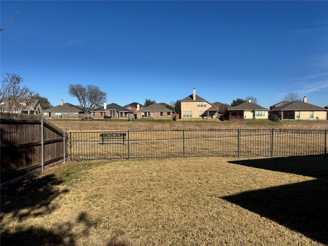 436 Baverton Lane, Fort Worth, TX 76052