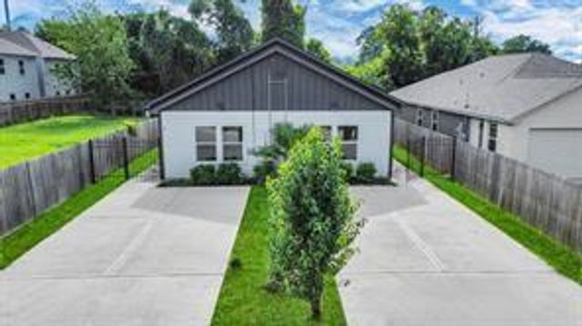 7502 Sandle Street A, Houston, TX 77088