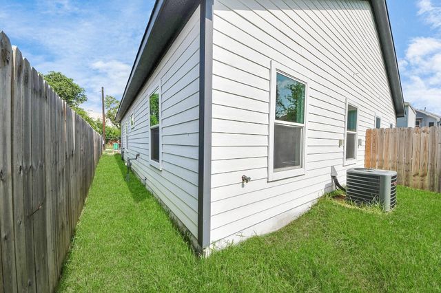 7502 Sandle Street A, Houston, TX 77088