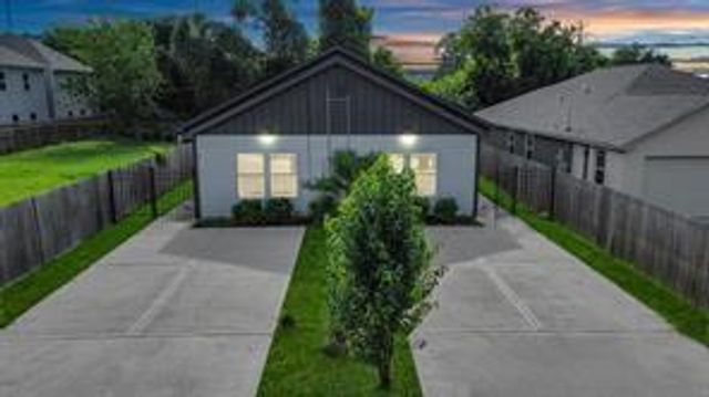 7502 Sandle Street A, Houston, TX 77088