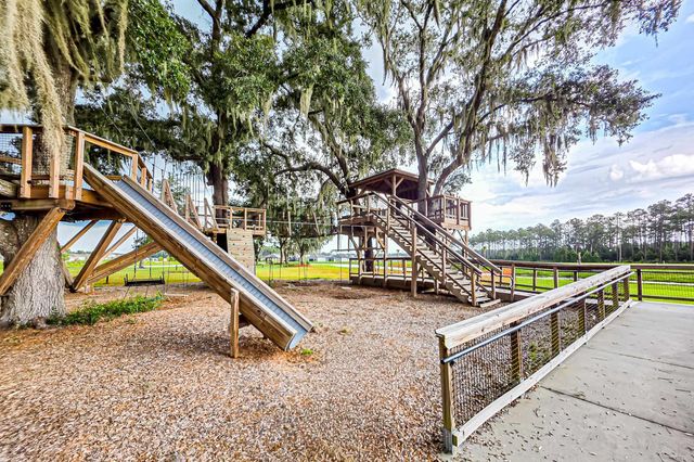 196 Red Barn Rd, St Augustine, FL 32092