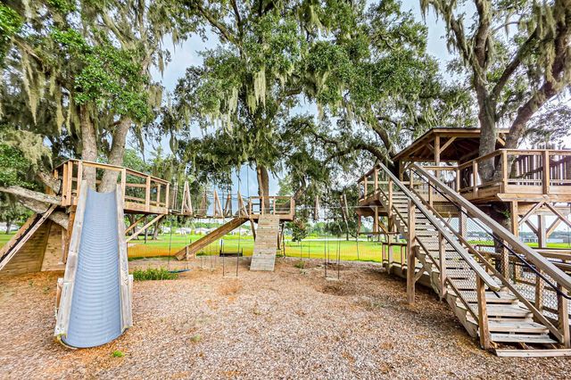 196 Red Barn Rd, St Augustine, FL 32092