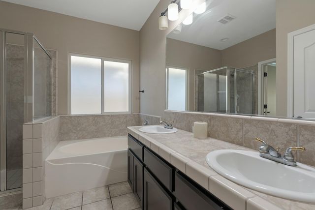 2520 N Liberty Court, Visalia, CA 93292