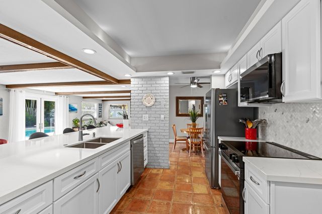 200 SW 5th Street, Boca Raton, FL 33432