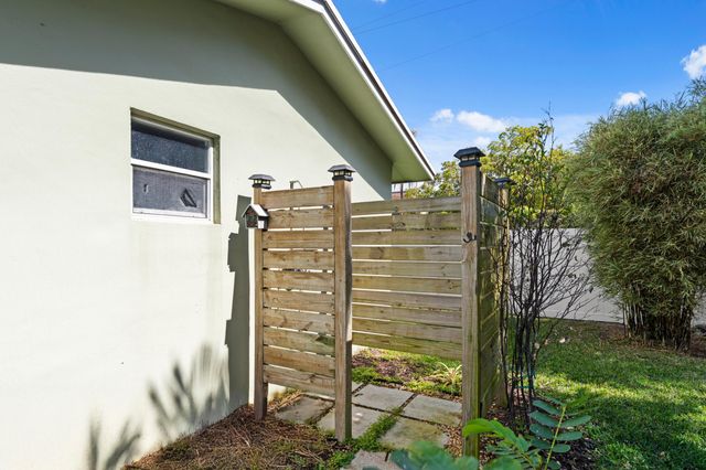 200 SW 5th Street, Boca Raton, FL 33432