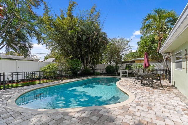 200 SW 5th Street, Boca Raton, FL 33432