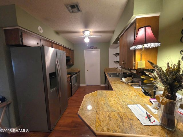 200 Cottonwood Drive, Lafayette, LA 70506