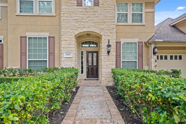1619 Caledonia Trail, Sugar Land, TX 77479