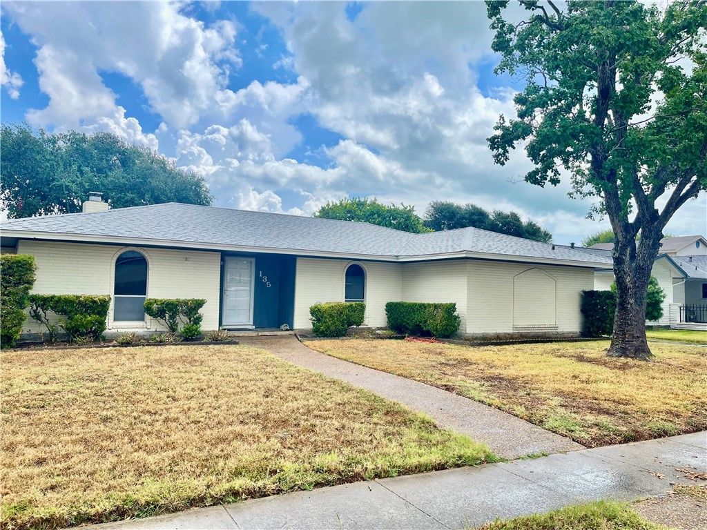 135 Sabine St, Portland, TX 78374