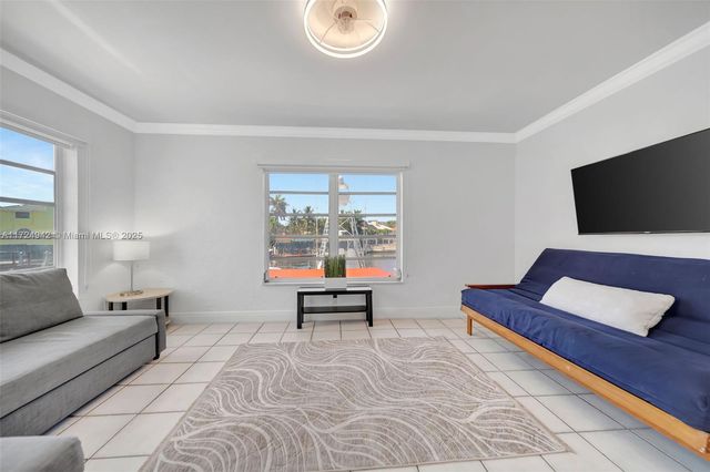 2724 NE 14th St, Fort Lauderdale, FL 33304