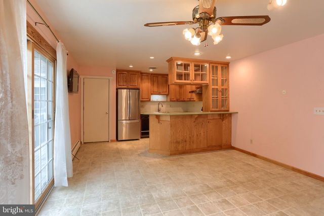 3065 W OAK ST, Lebanon, PA 17042
