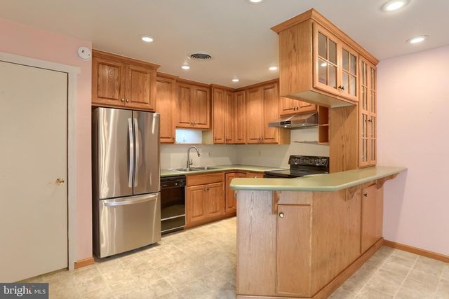 3065 W OAK ST, Lebanon, PA 17042