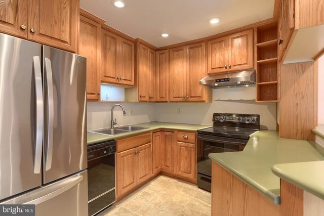 3065 W OAK ST, Lebanon, PA 17042