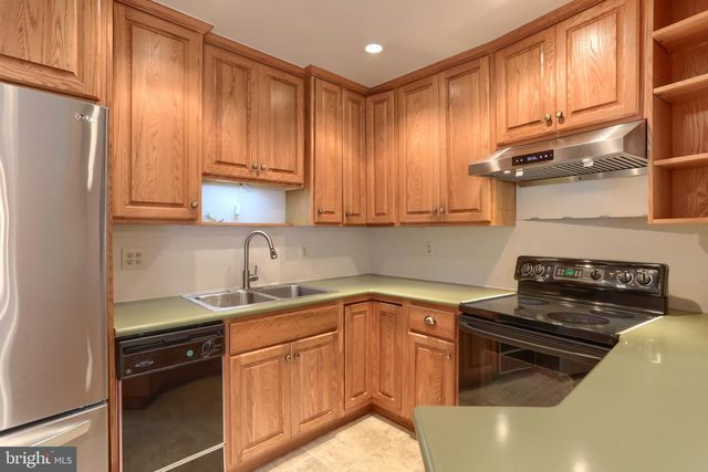 3065 W OAK ST, Lebanon, PA 17042