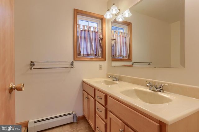 3065 W OAK ST, Lebanon, PA 17042