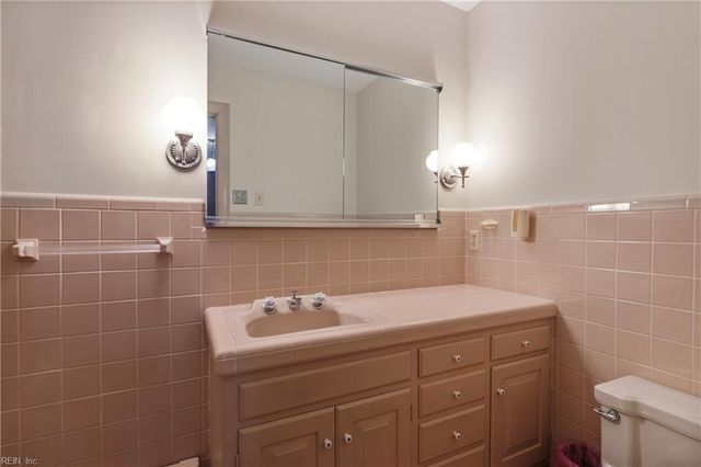 116 Crittenden LN, Newport News, VA 23606