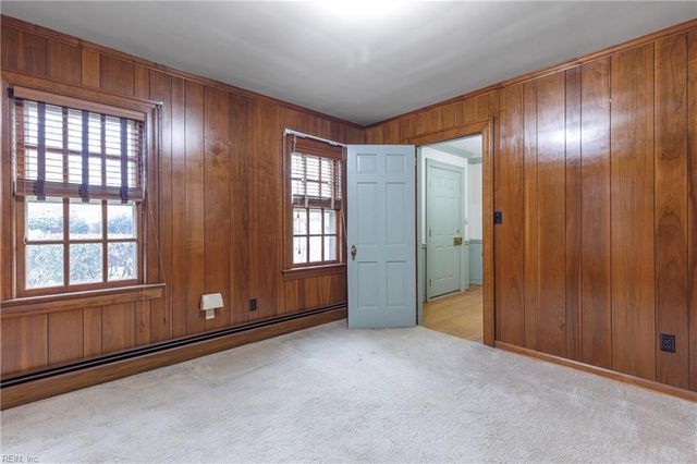 116 Crittenden LN, Newport News, VA 23606
