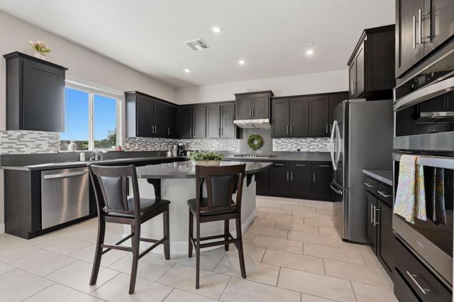 2012 Van Ruiten Dr, Lodi, CA 95242