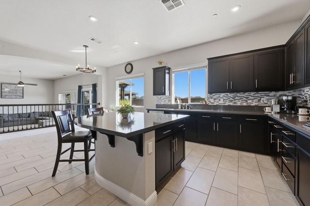 2012 Van Ruiten Dr, Lodi, CA 95242