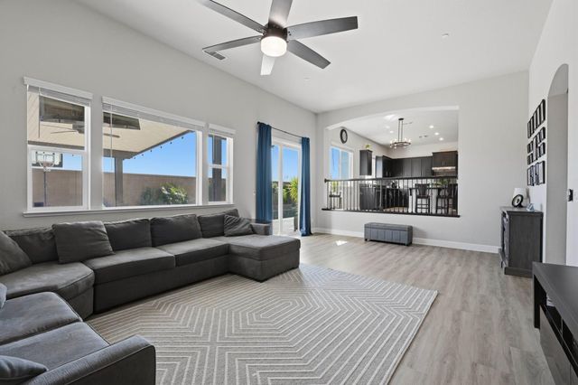 2012 Van Ruiten Dr, Lodi, CA 95242