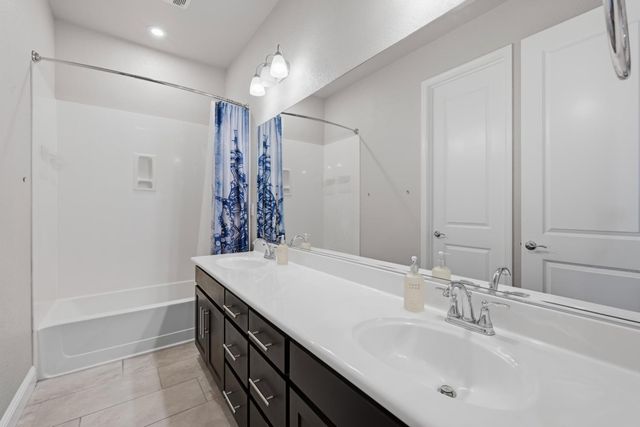 2012 Van Ruiten Dr, Lodi, CA 95242