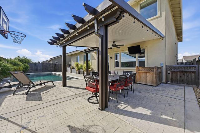 2012 Van Ruiten Dr, Lodi, CA 95242