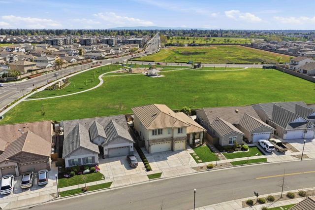 2012 Van Ruiten Dr, Lodi, CA 95242