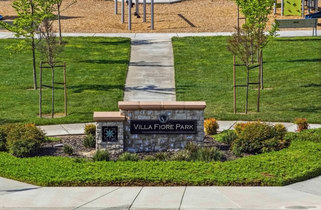 2012 Van Ruiten Dr, Lodi, CA 95242