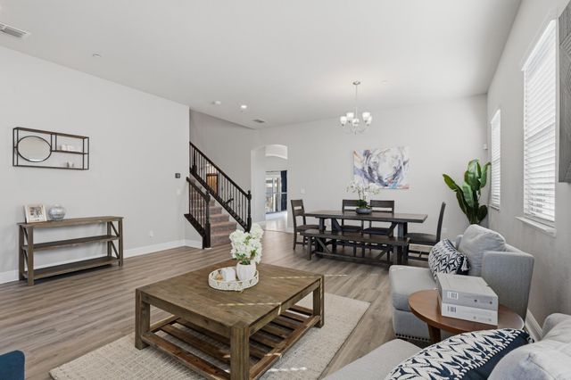 2012 Van Ruiten Dr, Lodi, CA 95242