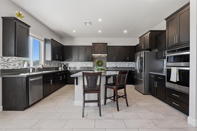 2012 Van Ruiten Dr, Lodi, CA 95242