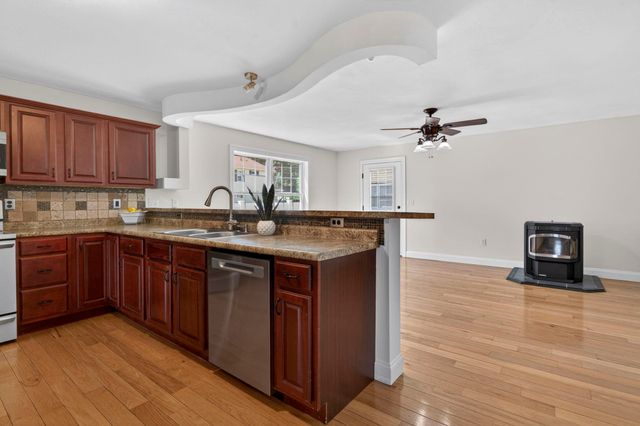 75 McDuffie Street, Manchester, NH 03102