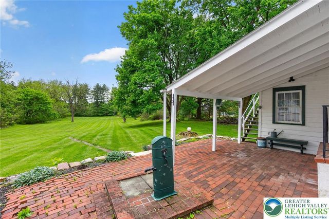 5686 Cetronia Road, Upper Macungie Twp, PA 18106