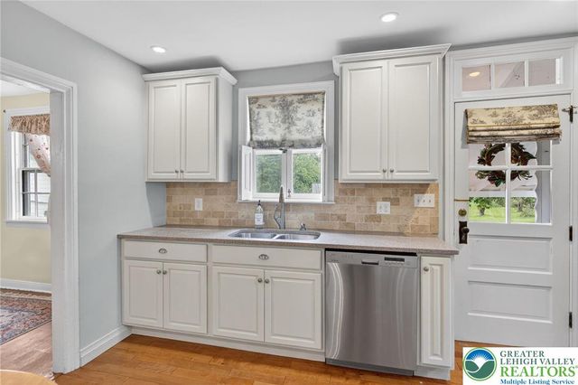 5686 Cetronia Road, Upper Macungie Twp, PA 18106