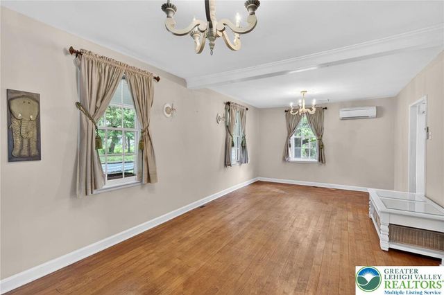 5686 Cetronia Road, Upper Macungie Twp, PA 18106
