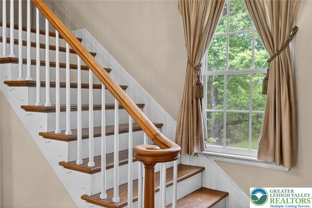5686 Cetronia Road, Upper Macungie Twp, PA 18106