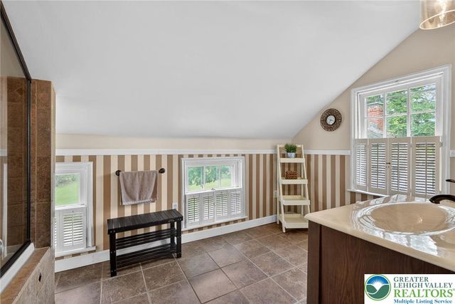 5686 Cetronia Road, Upper Macungie Twp, PA 18106