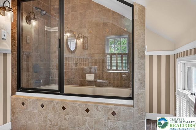 5686 Cetronia Road, Upper Macungie Twp, PA 18106