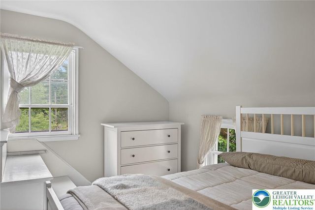 5686 Cetronia Road, Upper Macungie Twp, PA 18106