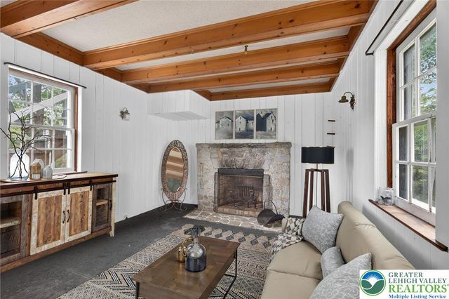 5686 Cetronia Road, Upper Macungie Twp, PA 18106