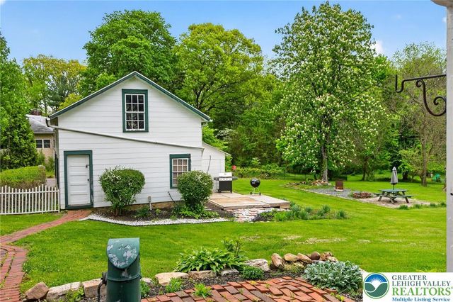 5686 Cetronia Road, Upper Macungie Twp, PA 18106
