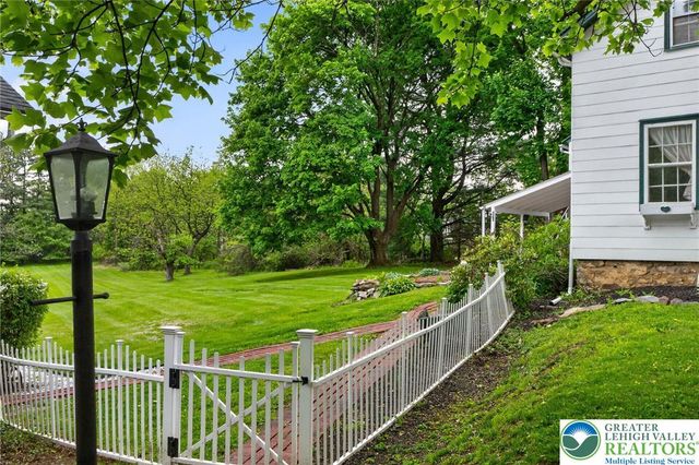 5686 Cetronia Road, Upper Macungie Twp, PA 18106