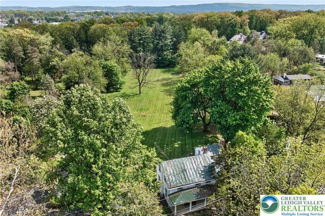 5686 Cetronia Road, Upper Macungie Twp, PA 18106