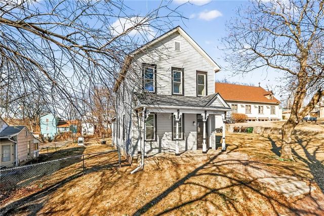 712 Seneca Street, Leavenworth, KS 66048