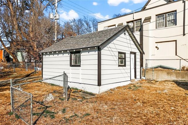 712 Seneca Street, Leavenworth, KS 66048