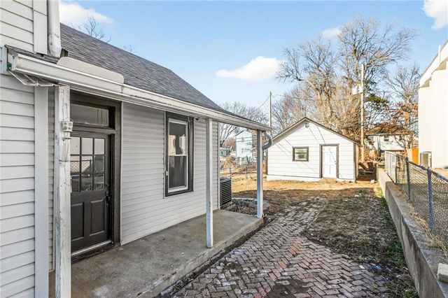 712 Seneca Street, Leavenworth, KS 66048