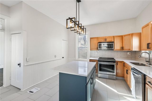 712 Seneca Street, Leavenworth, KS 66048