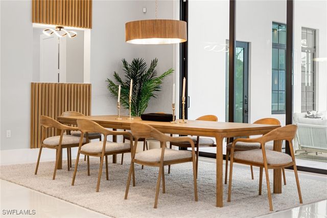 10 Caribbean RD, Naples, FL 34108