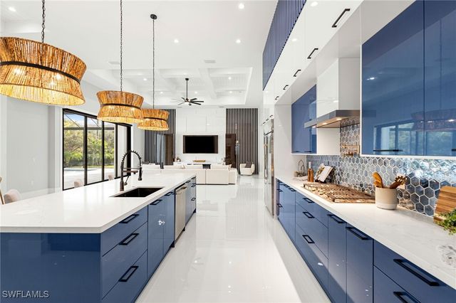 10 Caribbean RD, Naples, FL 34108