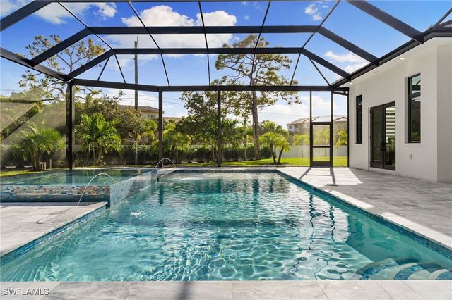 10 Caribbean RD, Naples, FL 34108